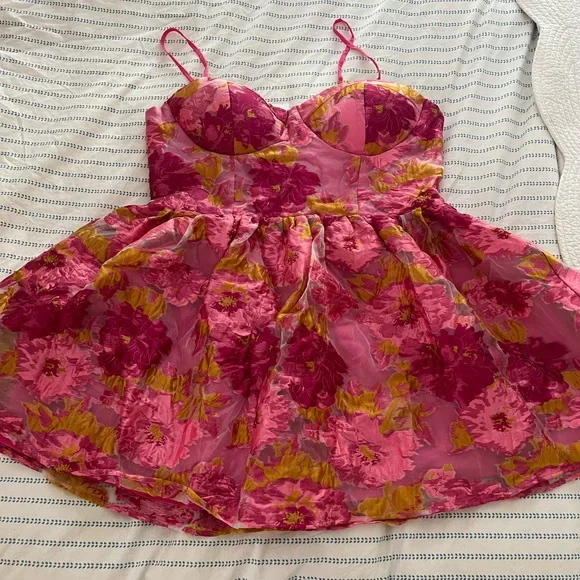 Showpo Brailey Floral Bustier Dress New With Tags - Picture 3 of 9